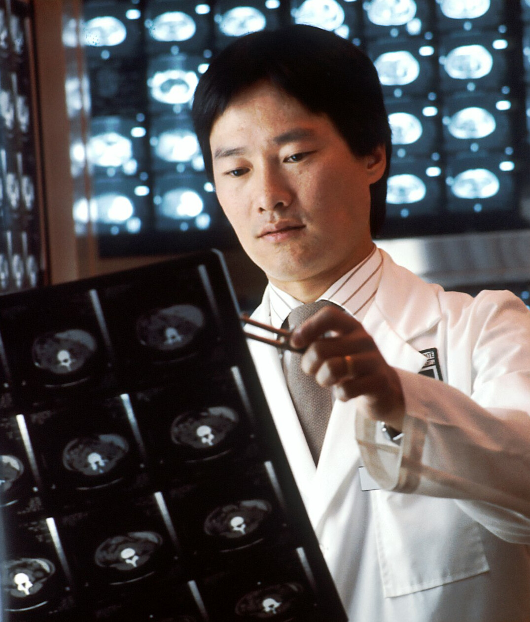 AI analyzing medical data